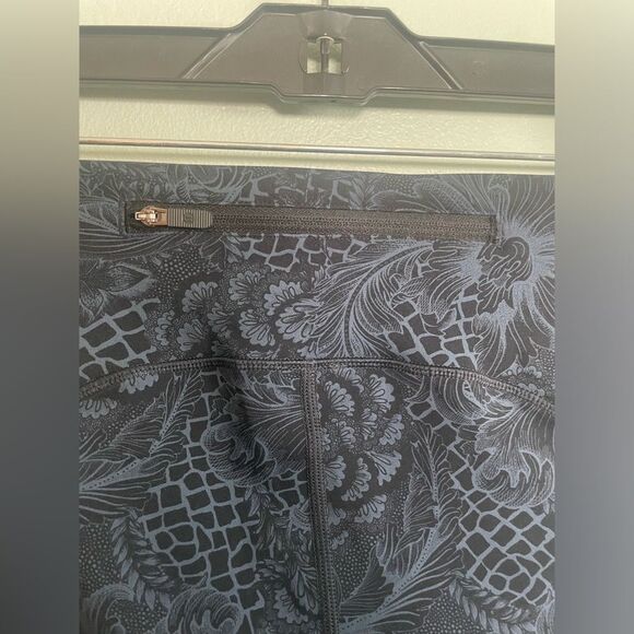 Lululemon Wunder Under Black Blue Floral High Rise Mid Calf Yoga Legging SZ 4 - Picture 7 of 7